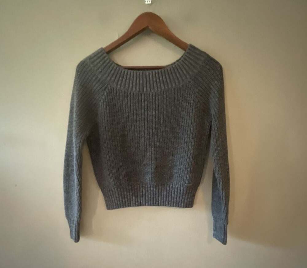 Hollister Women's Gray Ribbed Knit Off-The-Shoulder Cropped Sweater Size S
